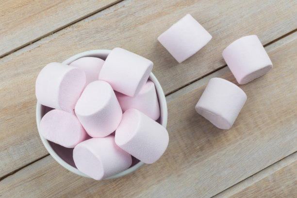 棉花糖在碗里素材图片
