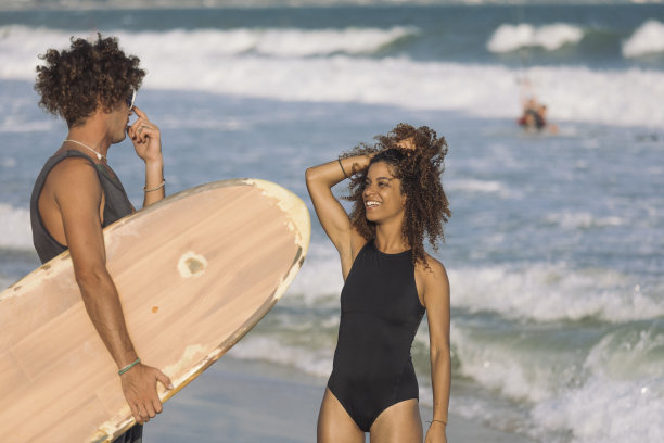 在海滩上度过愉快的假期图片下载