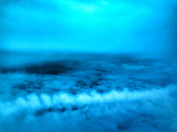 戏剧性的阴霾的天空图片下载