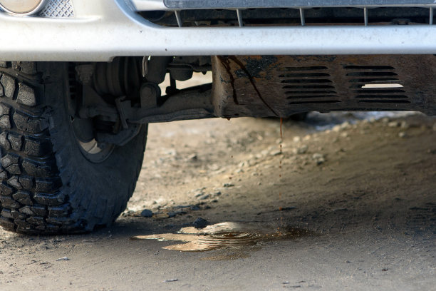 车坏了，滴防冻剂。图片下载