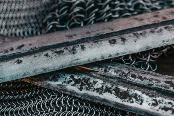 链甲交叉剑，历史上古老的武器概念图片下载