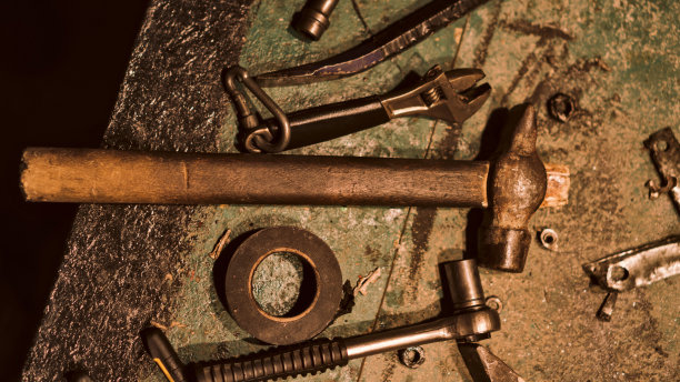 旧手工工具的静物画图片下载