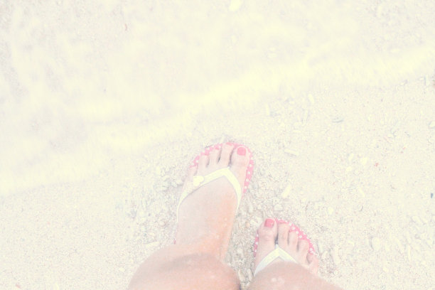 与海浪嬉戏图片下载