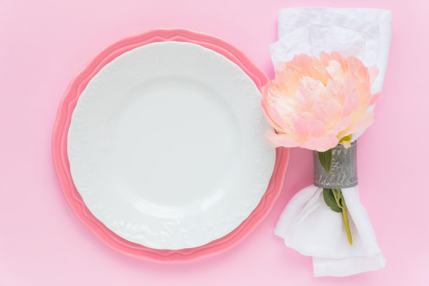 夏日餐桌摆设牡丹图片下载