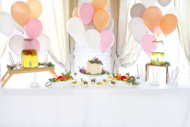 糖果棒，蛋糕和柑橘自制柠檬水图片下载