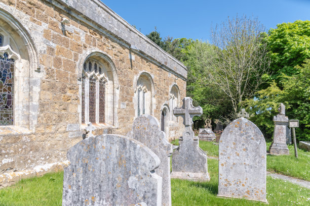 多塞特郡阿伯茨伯里圣尼古拉斯教堂的墓碑素材图片