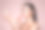美丽的女人用口红涂嘴唇图片下载