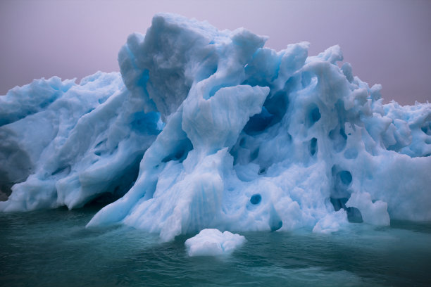 格陵兰岛的qoroq冰峡湾冰山图片下载