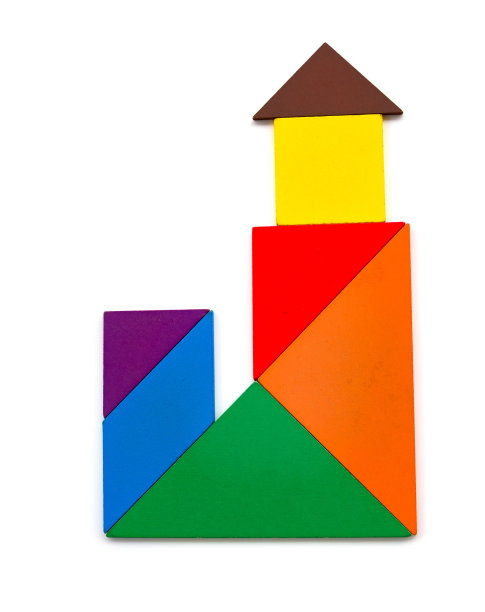 木制的七巧板，形状像一座白色的厂房图片下载