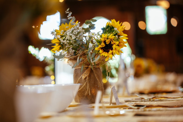 婚礼上的豪华餐桌布置素材图片