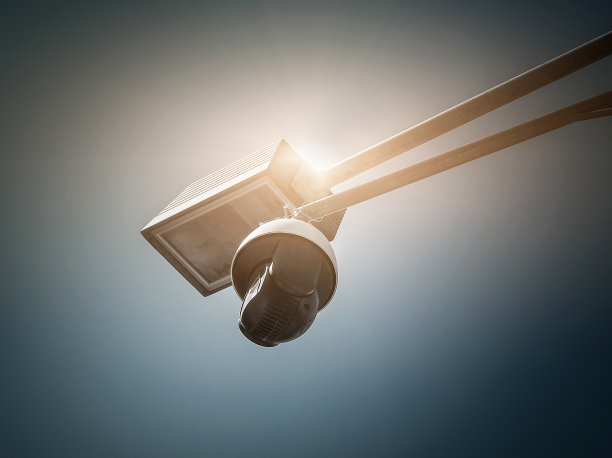 路灯和交通监视器图片下载