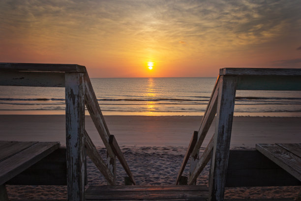 通往大西洋日出的人行道图片下载