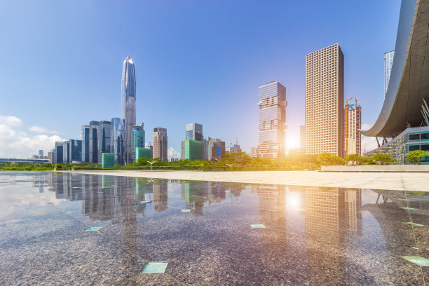 中国深圳中心天际线和广场素材图片