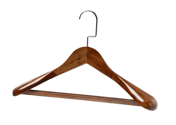优雅的，木制的，深棕色的衣架孤立在白色上图片下载