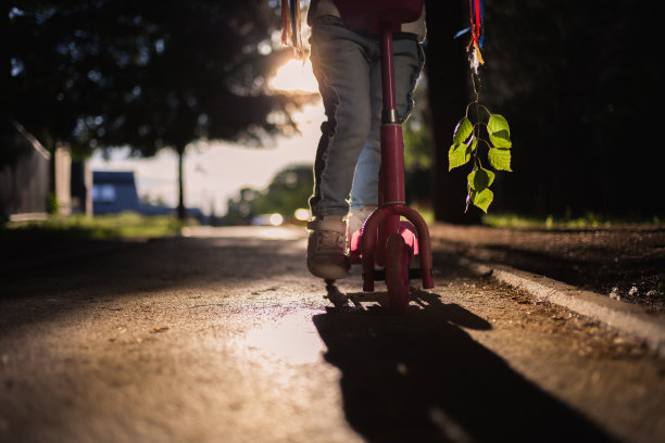 宝宝骑摩托车图片下载