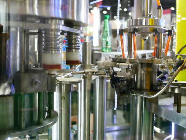 工厂装瓶设备图片下载