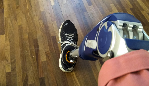 假肢和网球短裤图片下载