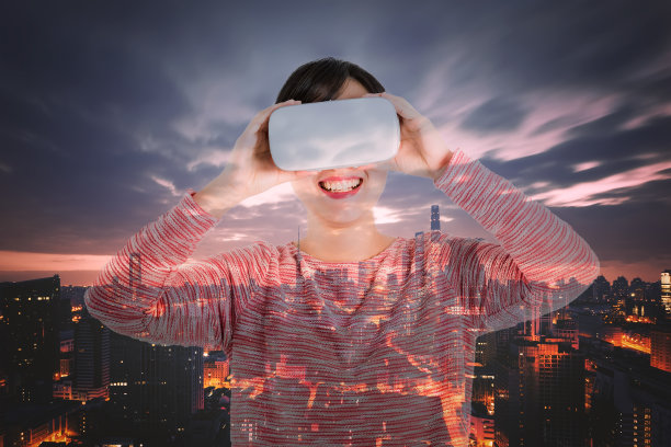 女孩戴着vr头盔，城市背景图片下载