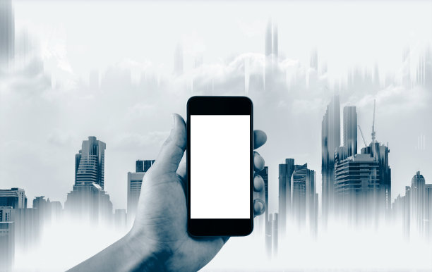 手持手机智能手机，屏幕空空如也图片下载