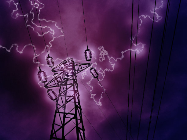 闪电击中了高压塔图片下载