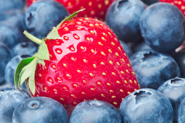 草莓和蓝莓图片下载