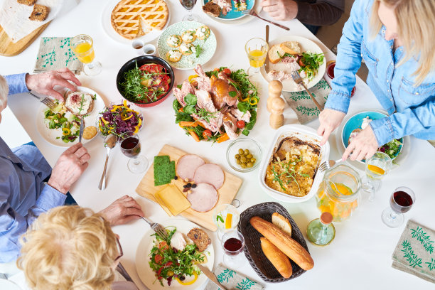 以上是快乐家庭晚餐图片下载