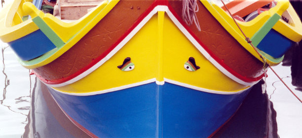 马耳他岛一艘传统渔船的船头图片下载