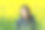 黄色田野上的女孩。图片下载