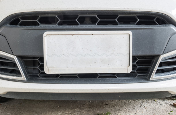 汽车前面的车牌特写图片下载