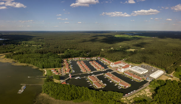 鸟瞰图的海港村庄莱因斯堡在梅克伦堡vorpommern图片下载