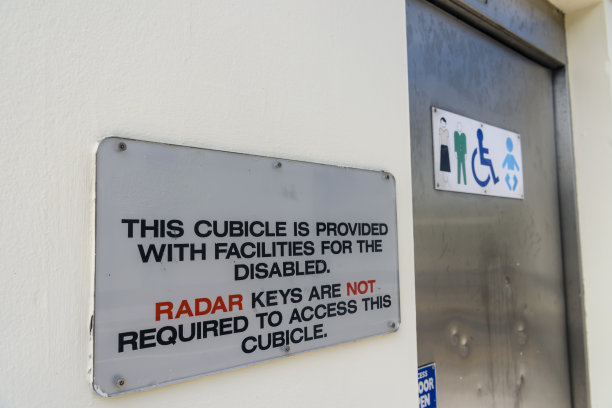 残疾人公共厕所门图片下载