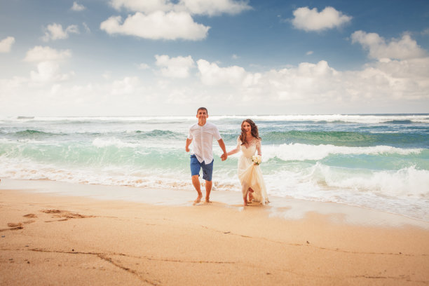 新婚夫妇刚刚结婚图片下载