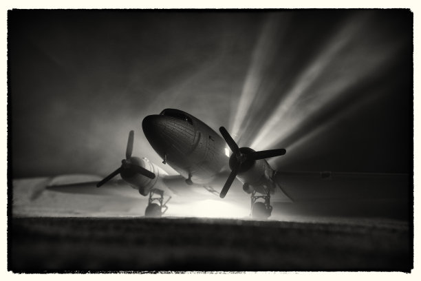 戏剧性的灯光模型飞机图片下载