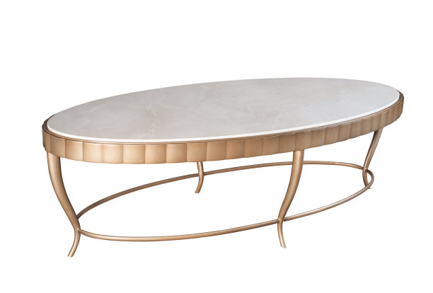 时尚的椭圆形桌子孤立在白色背景。剪切路径。图片下载