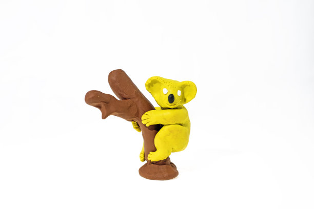 橡皮泥艺术品。手工制作的考拉。图片下载