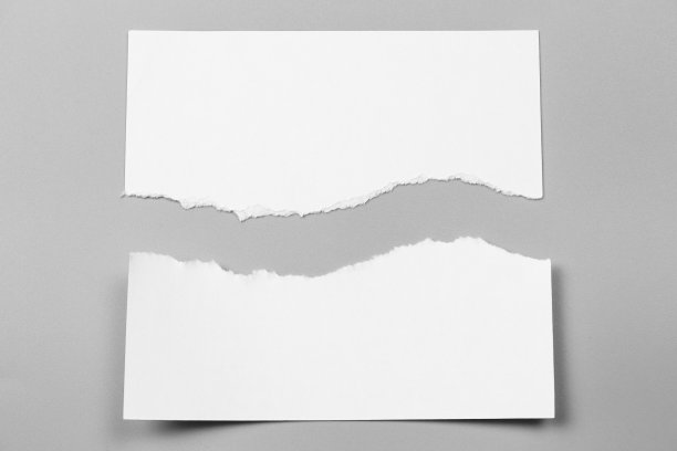 白色的撕破的纸在灰色的背景上。收集纸撕开图片下载