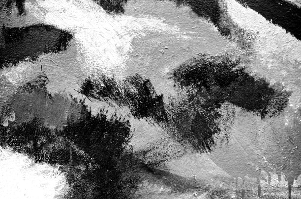 用灰色抽象笔刷在墙壁背景上画小孩。丙烯酸手工涂以泥土色调。时尚和街道。黑白两色。关闭了。图片下载