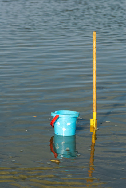 铲子,水桶图片下载