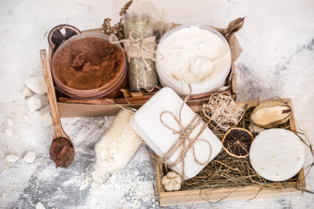 木制背景上的水疗组合图片下载