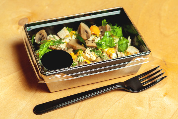 鸡肉和蔬菜的营养沙拉图片下载