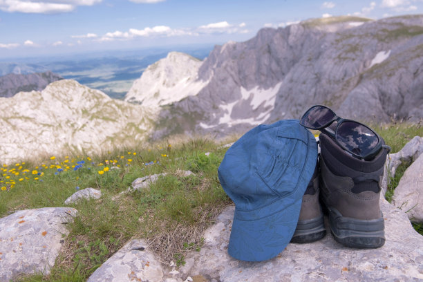 徒步旅行装备图片下载