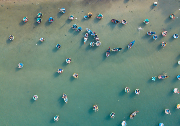 俯视图，无人机鸟瞰渔港图片下载