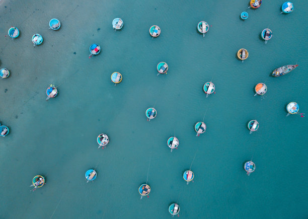 俯视图，无人机鸟瞰渔港图片下载