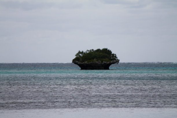 泻湖上的小岛图片下载