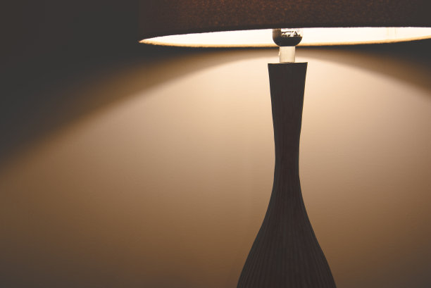 酒店的卧室灯。物体和内部概念。度假主题。图片下载