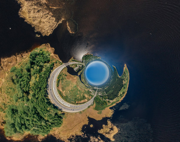 夏季湖泊和道路在里加市和拉脱维亚自然360 VR无人机图片虚拟现实，全景图片下载