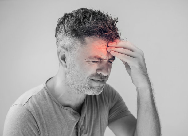 头疼的帅哥图片下载