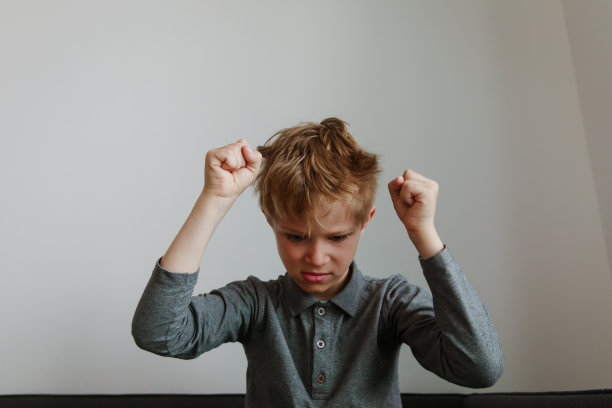 好斗的愤怒冲突儿童图片下载