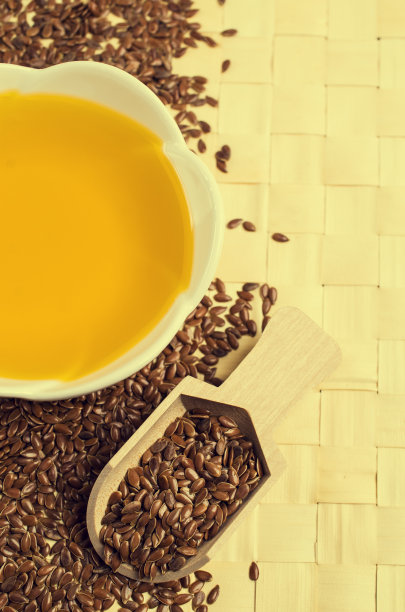 传统透明亚麻油图片下载