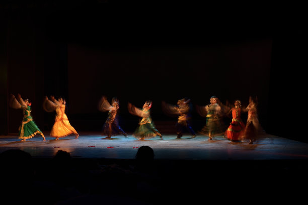 舞台舞蹈表演图片下载